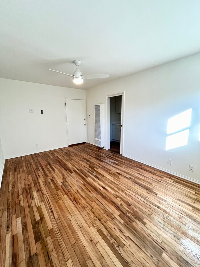 Building Photo - 2129 Ocean Ave