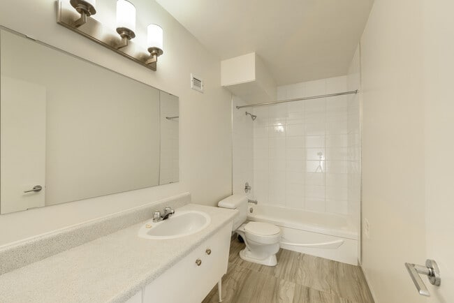 Interior Photo - Imperial Tower