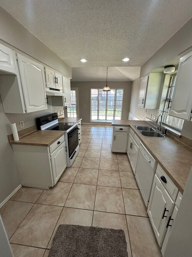 Foto del edificio - 1007 Almond Ct