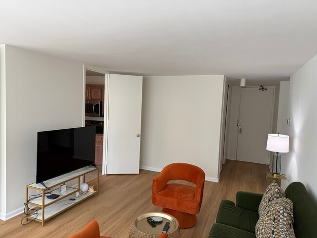Foto del edificio - 1700 E 56th St