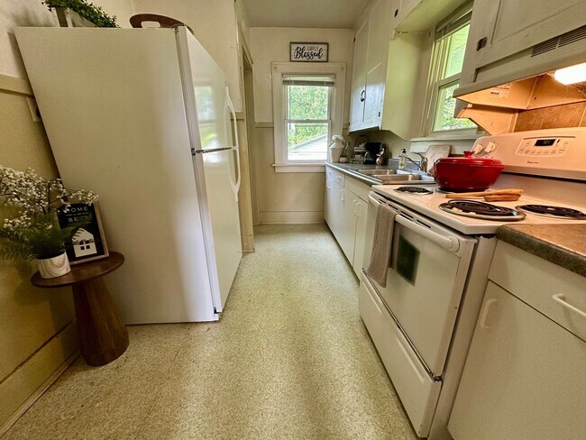 Foto del edificio - 2 bed, 1 bath home for rent in Waterloo