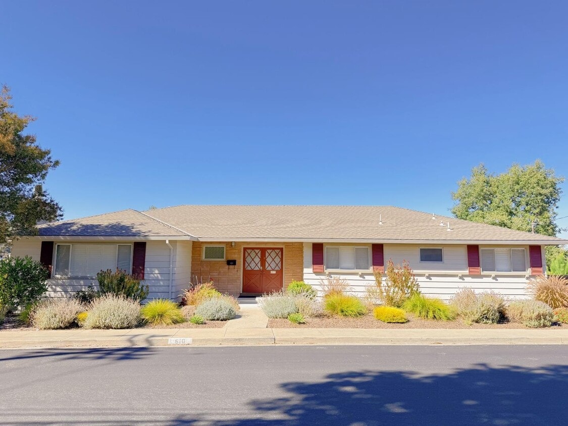 Primary Photo - 610 De Anza Ave