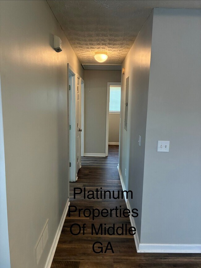 Building Photo - 253 Nancy St
