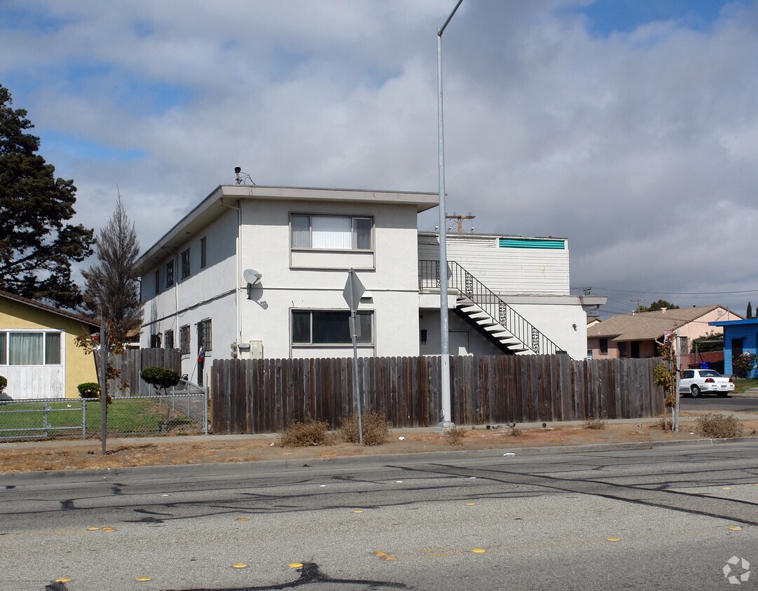 Building Photo - 457-461 S 18th St