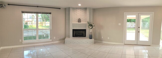 Building Photo - 16911 Elmwood Glen Ct