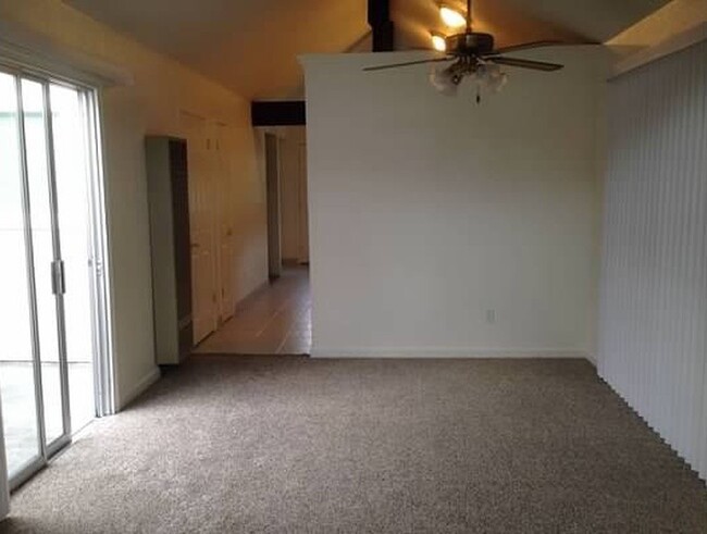 Foto del edificio - Close to Everything 4 bedroom, 2 Bath Hous...
