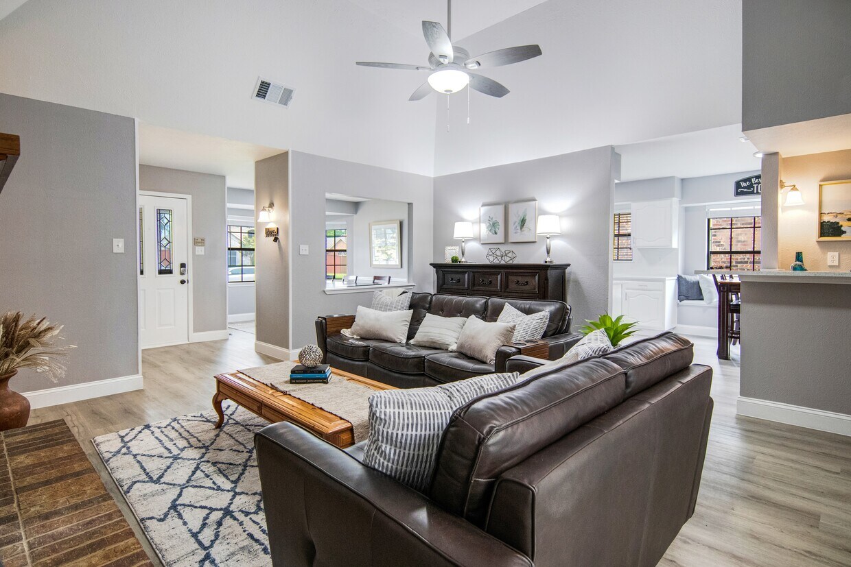Formal Living - 4215 Arbor Creek Dr