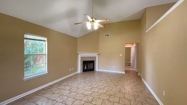 Building Photo - Renovated 2 Bedroom 2 Bath Home for Rent!