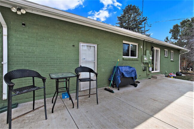 Building Photo - 3625 W Amherst Ave