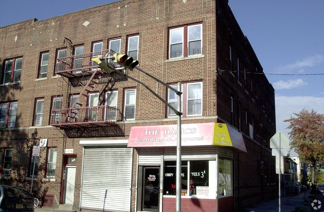 Building Photo - Golden Brick