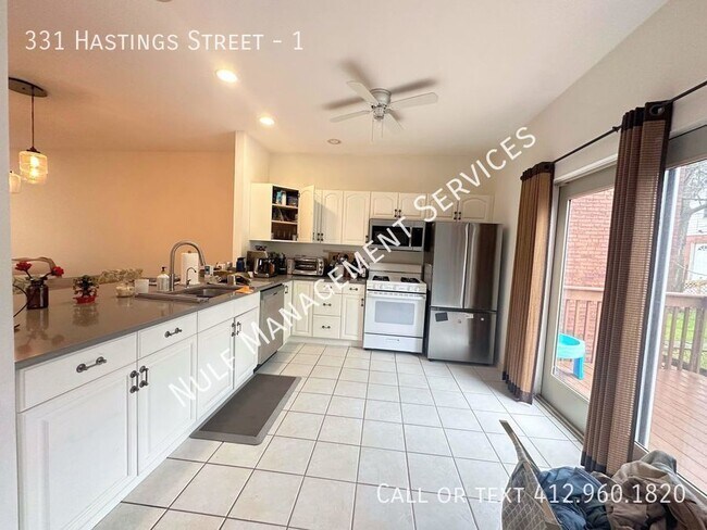 Building Photo - 331 Hastings St