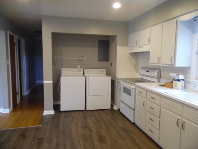 Building Photo - 352 Harvard Dr
