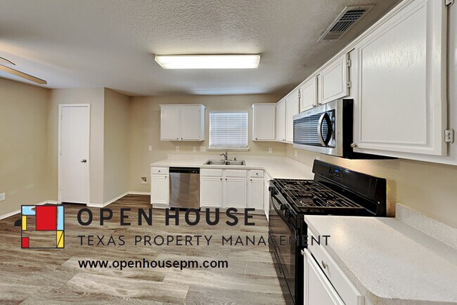 Foto del edificio - 7802 Dockside Dr Rowlett