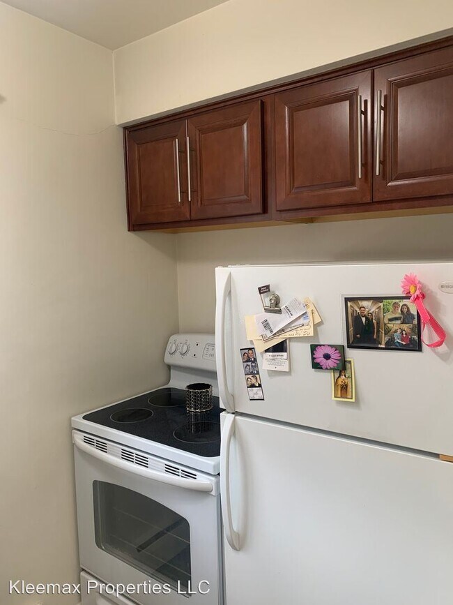 Building Photo - 2865 Erie Ave