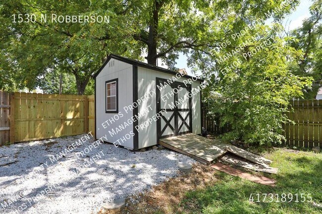 Foto del edificio - 1530 N Robberson Ave