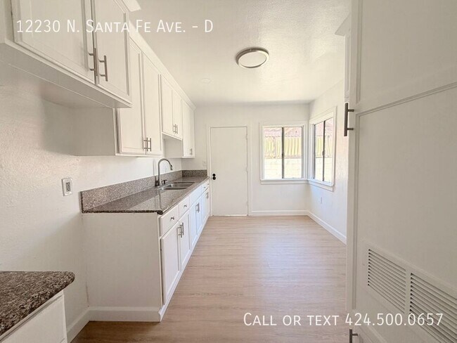 Foto del edificio - 12230 N Santa Fe Ave