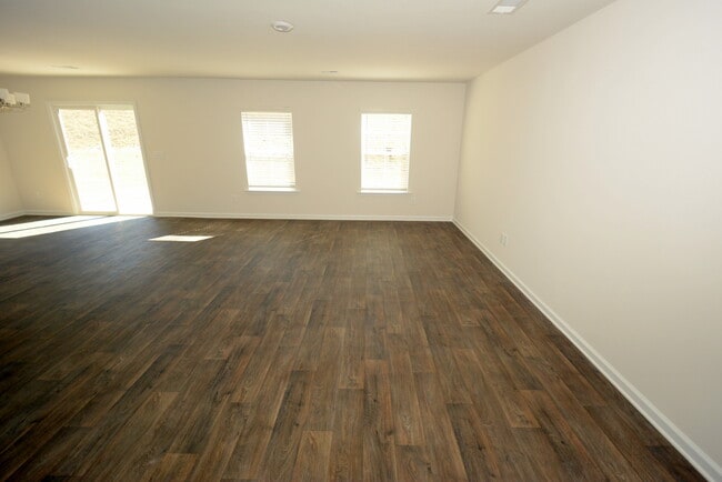 Building Photo - 158 Beckett