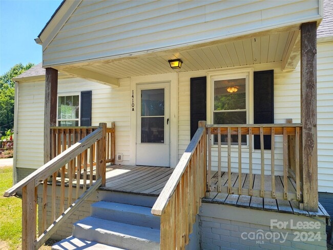 Building Photo - 1410 Central Dr