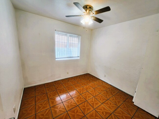 Foto del edificio - 305 N 93rd St
