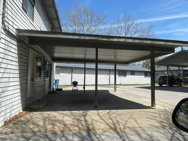 Foto del edificio - 531-B N Oak Grove Ave