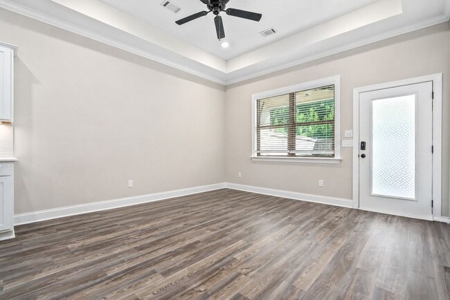 Building Photo - 520 Grey Oak Cir