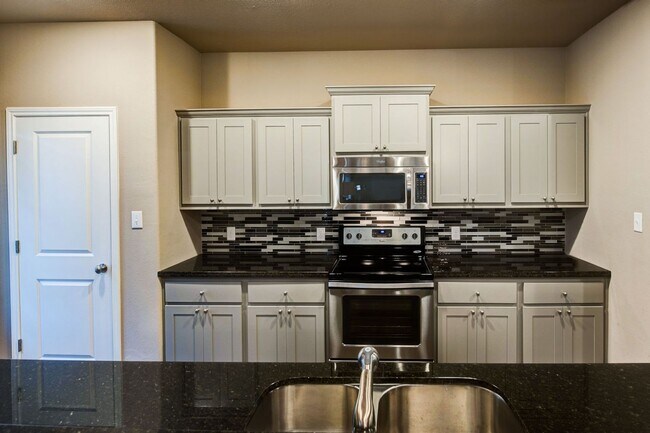 Building Photo - 3 Bed/ 3.5 Bath Revelry Townhome close to ...