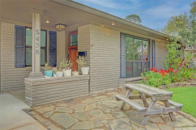Building Photo - 5438 Briarbend Dr