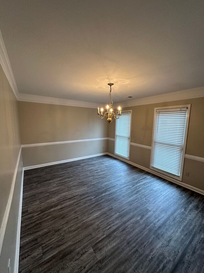 Building Photo - Huge 3 BD Home On A Corner Lot! Fully Fenc...