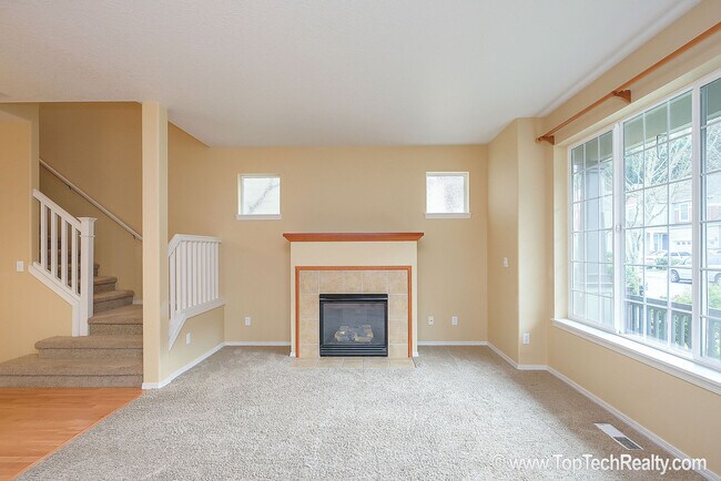 Foto del edificio - Sharp Craftsman-style - Near Parks and Tua...