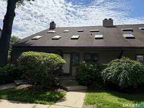 Building Photo - 2289 Bedford St