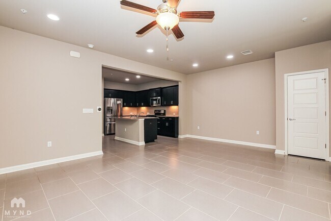 Foto del edificio - 13800 Lyndhurst St