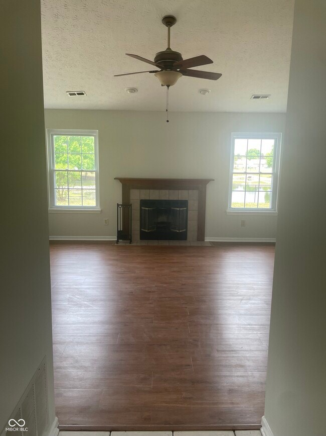 Foto del edificio - 5901 Sycamore Forge Dr