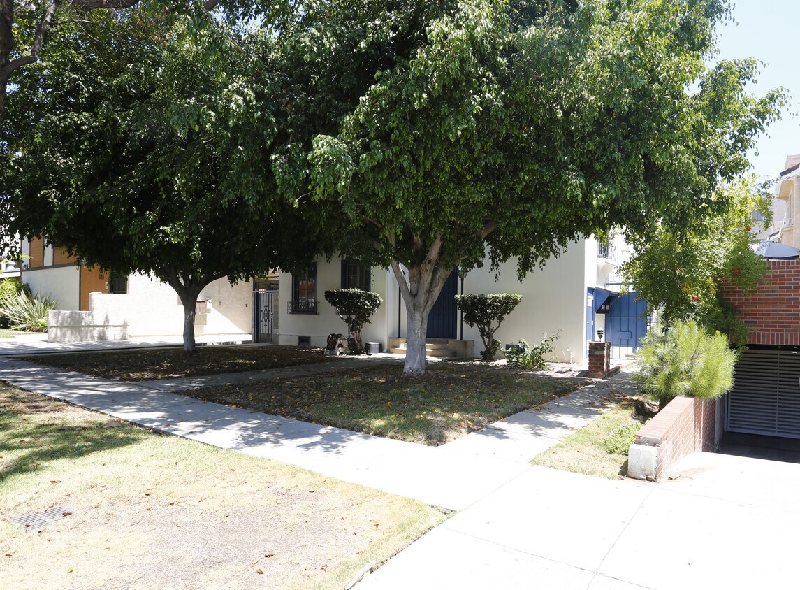 Primary Photo - 320-322 N Kenwood St
