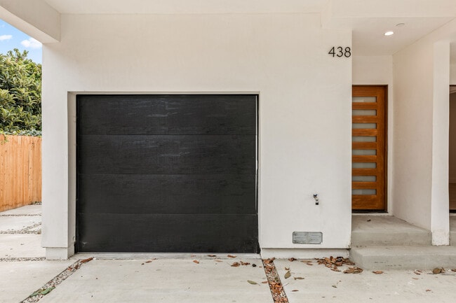 Building Photo - 438 E 28th St