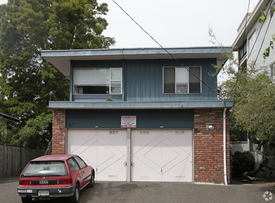 Building Photo - 2317 Webster St