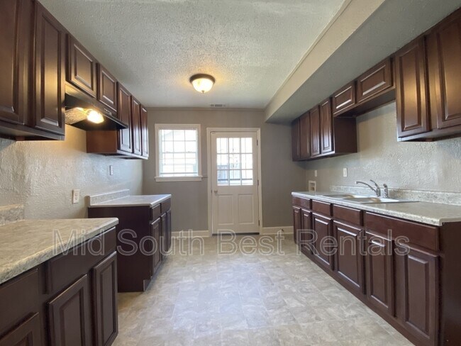 Foto del edificio - 1372 Cooper St