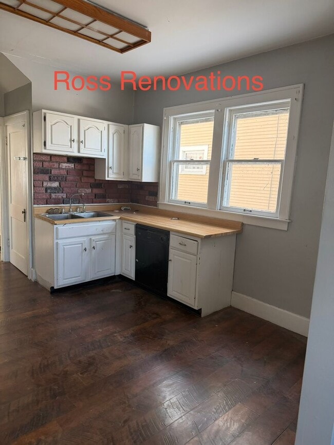 Building Photo - Three bedroom, 1 bath home