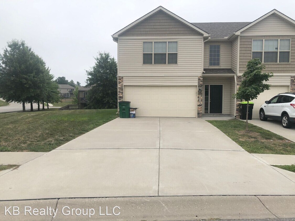 3 br, 2.5 bath House 1439 NE Mary Ct House Rental in Grain Valley