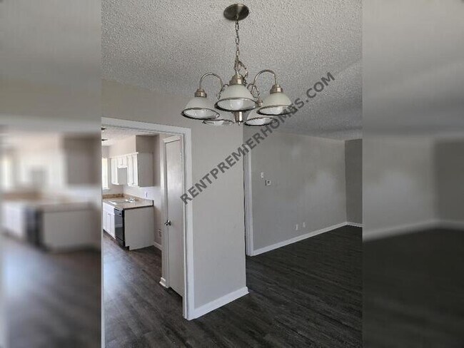 Foto del edificio - 5325 Hensley Dr