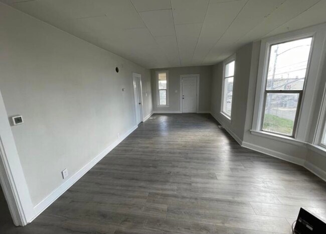 Foto del edificio - 1528 W Maxwell Ave