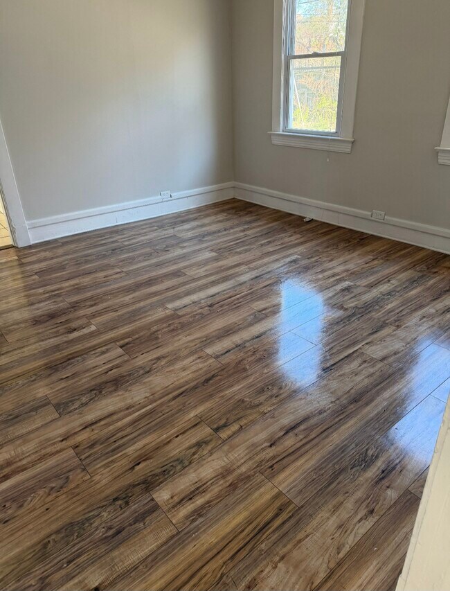 Dormitorio 2 - 1563 E 45th St