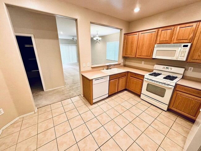 Building Photo - 2529 Nashira St