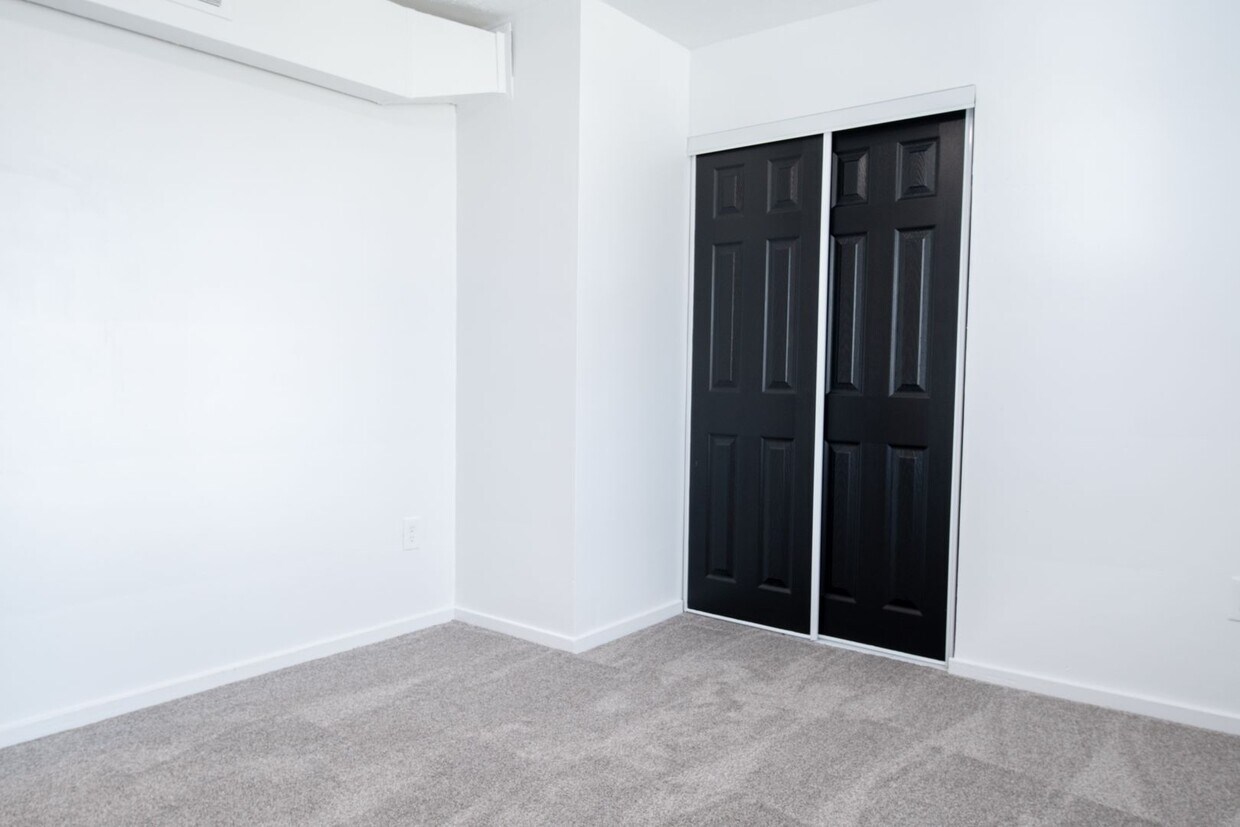 Foto principal - Looking for a 3-Bedroom townhome in Midlan...