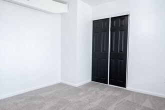 Building Photo - 9 Midland Heights Cir
