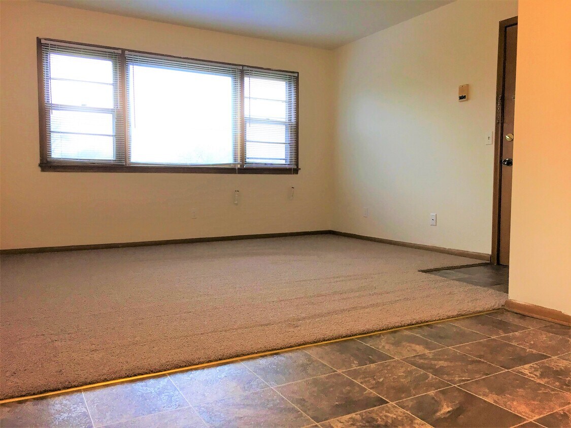 Foto principal - 950 Lynde Dr NE