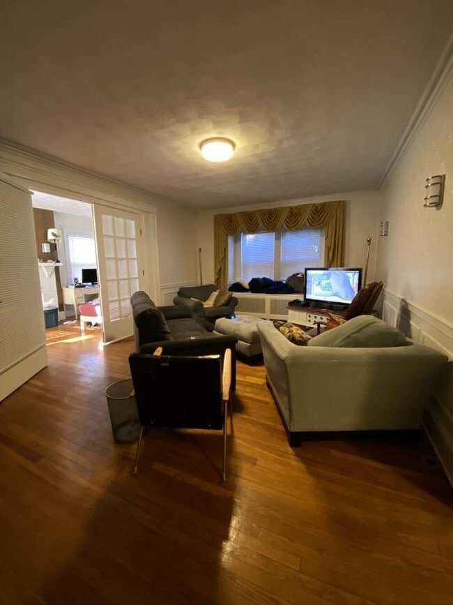 Foto del edificio - 5 bedroom in Newton MA
