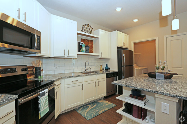 2BR, 2BA - 1,146 SF - B1 - Kitchen - Lakeside Walk