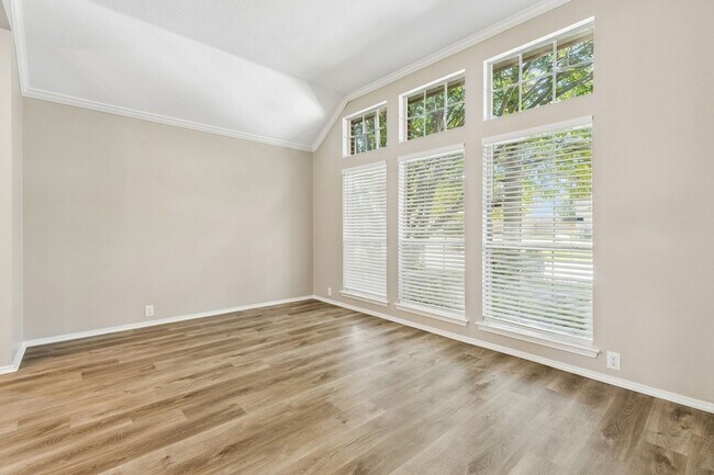 Foto del edificio - 3313 Heatherbrook Dr