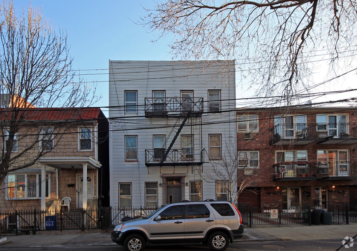 Primary Photo - 2117 33rd Ave
