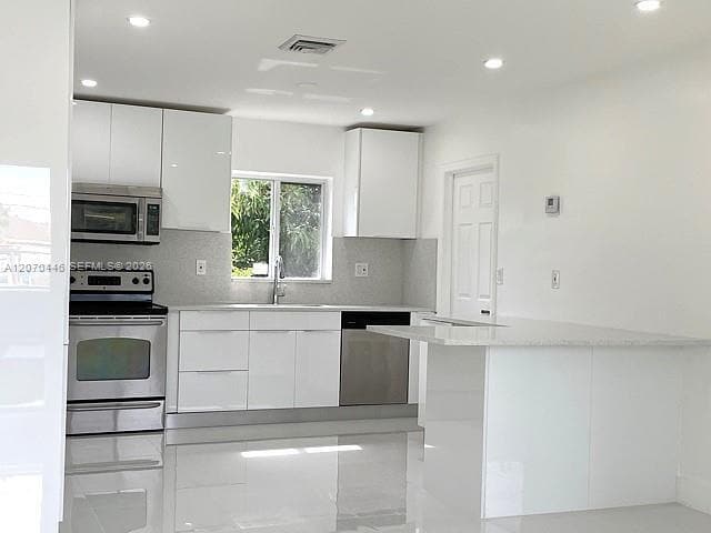 Building Photo - 15900 SW 102nd Ave